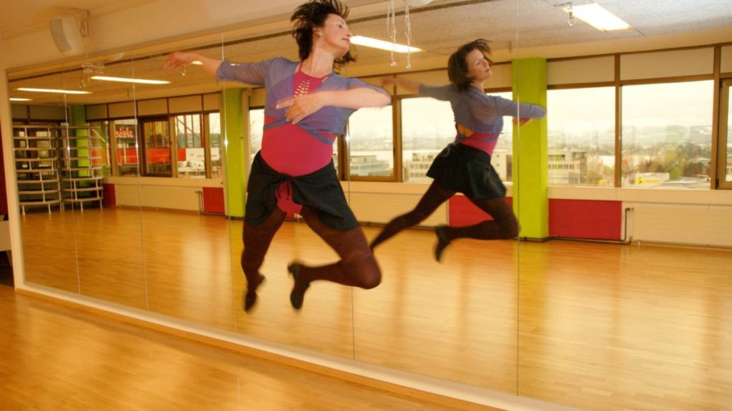 How to Effectively Use The Mirror In Dance Class? Interior Designs Hub