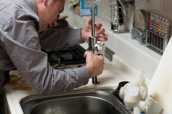 common bathroom sink problems